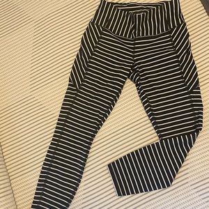 Athleta cropped leggings size xs